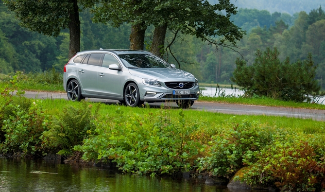 Volvo V60 D3 R-Design Momentum