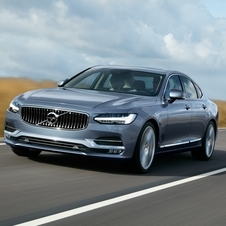 The new S90 will also be equipped with the hybrid plug-in engine T8 Twin Engine