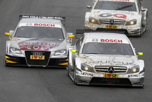 Corrida em Adria em 2010, com Ralf Schumacher e Martin Tomczyk