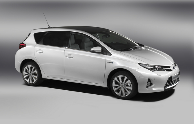 The Auris Hybrid won out among the voters