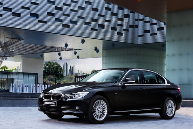 BMW builds the 3 Series Long Wheelbase and X1 in China now