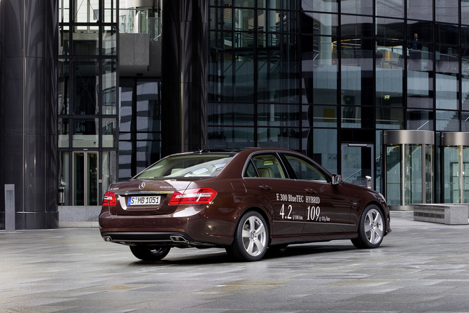 Mercedes-Benz Creates Range of Hybrid E-Classes