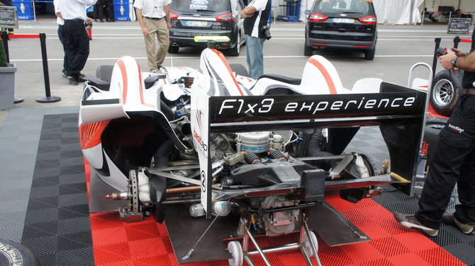 F1 3 seater at the WTCC Porto 2011