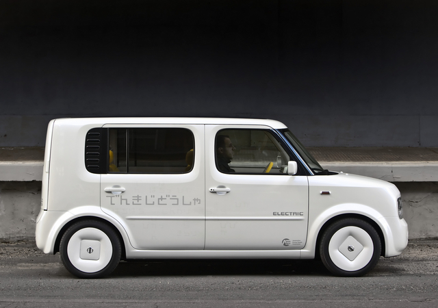 Nissan Denki Cube