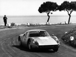 Um dos seus trabalhos mais marcantes foi o design do Porsche 904