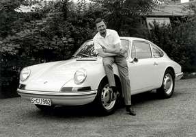 Ferdinand Alexander Porsche junto ao Porsche Type 901 (T8) (1963)