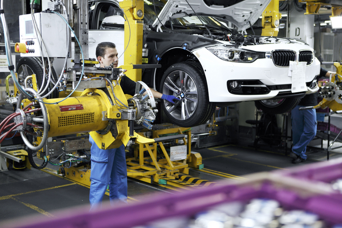 BMW Updates Factory to Build New 3-series