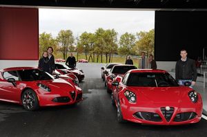 A Alfa Romeo está atualmente a produzir as 500 unidades da Launch Edition do 4C