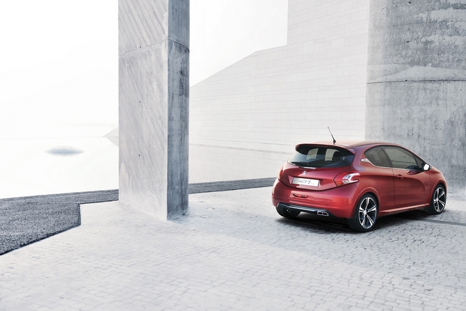 Peugeot 208 GTI e XY revelados antes de Genebra