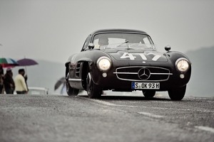 A marca vai competir tanto com uma versão de corrida do 300SL como com uma versão de estrada do mesmo carro