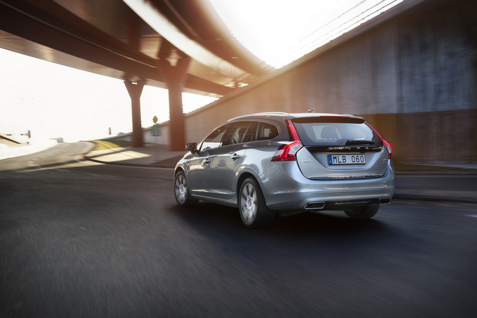 Volvo startet Produktion des weltweit ersten Diesel-Plug-in-Hybrid