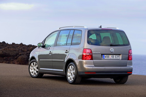 Volkswagen Touran 1.9I TDI BlueMotion 105cv DPF Conceptline 7L.