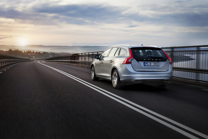 Volvo startet Produktion des weltweit ersten Diesel-Plug-in-Hybrid