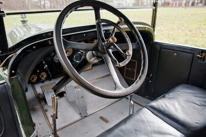 Locomobile 48