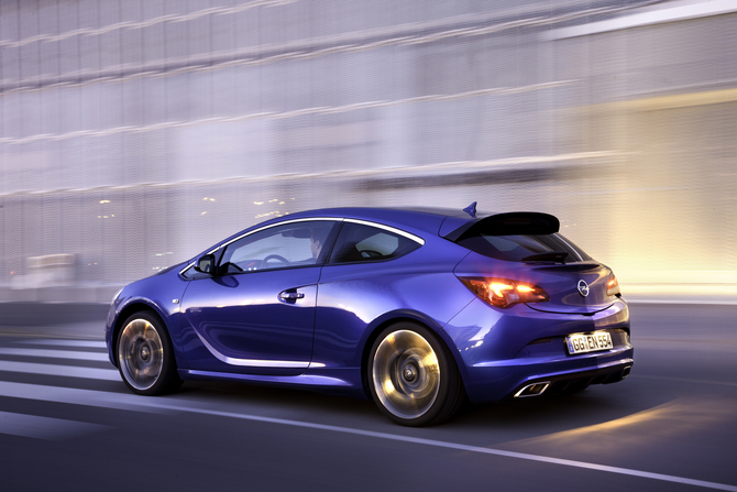 Opel Astra GTC 2.0 Turbo OPC 