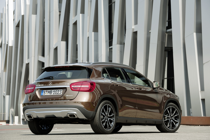 Mercedes-Benz GLA 220d 4MATIC 7G-DCT