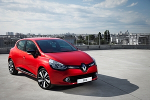 O novo Clio irá utilizar estrear o motor TCe 120 com uma caixa automática de dupla embraiagem EDC de seis velocidades