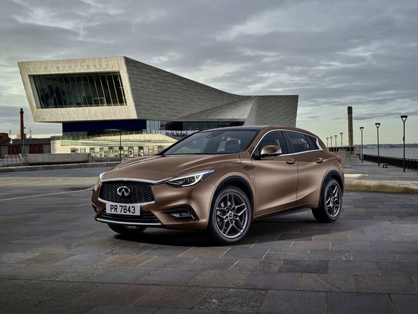 Infiniti Q30 promete dar início a uma nova categoria de veículos