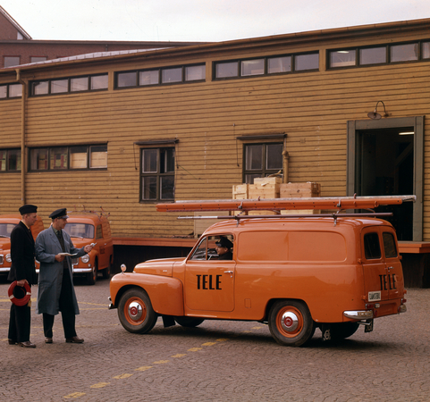 Many PV445s were made as ambulances and hearses