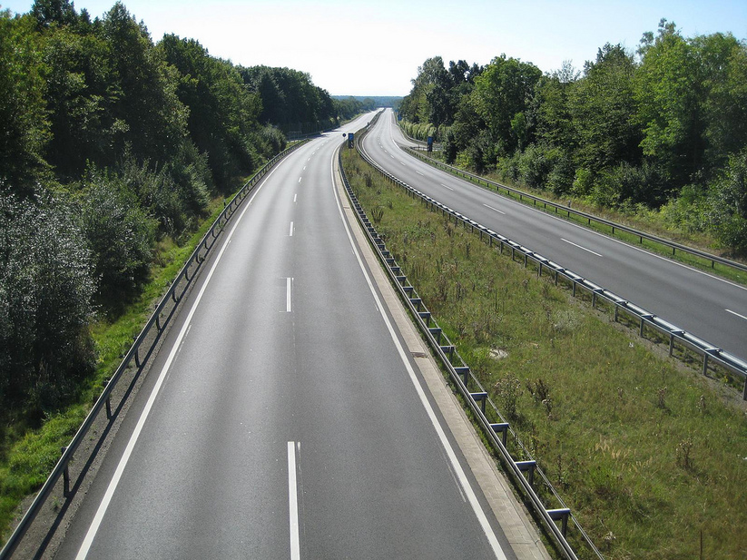 Cerca de 50% da rede da autobahn alemã não tem limite de velocidade