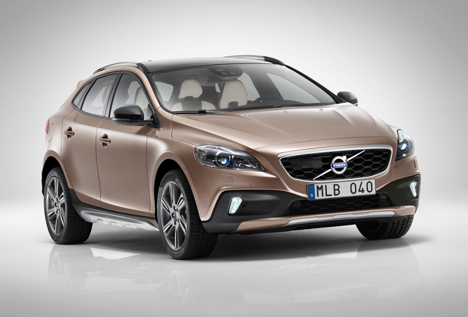 Volvo V40 Cross Country premiers in Paris