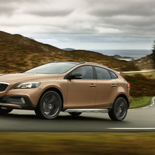 Volvo V40 Cross Country premiers in Paris