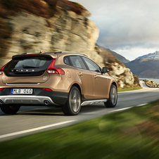 Volvo V40 Cross Country premiers in Paris