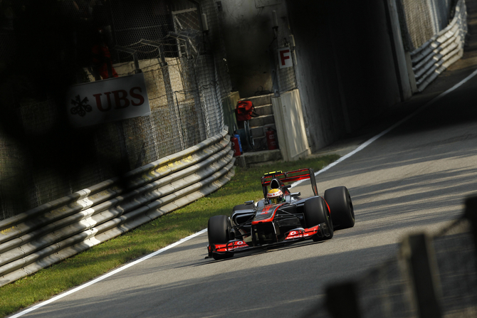 Hamilton dominou a segunda e terceira rondas da qualificação