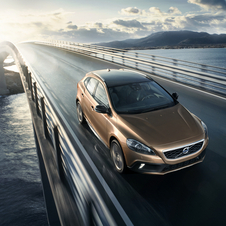 Volvo V40 Cross Country premiers in Paris