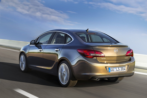 O Astra sedan estará equipado com um motor a gasolina 1.4 Turbo e dois turbodiesel 1.3 CDTI e 1.7 CDTI