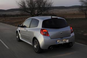 Renault Clio III 2.0 16v RS (09)