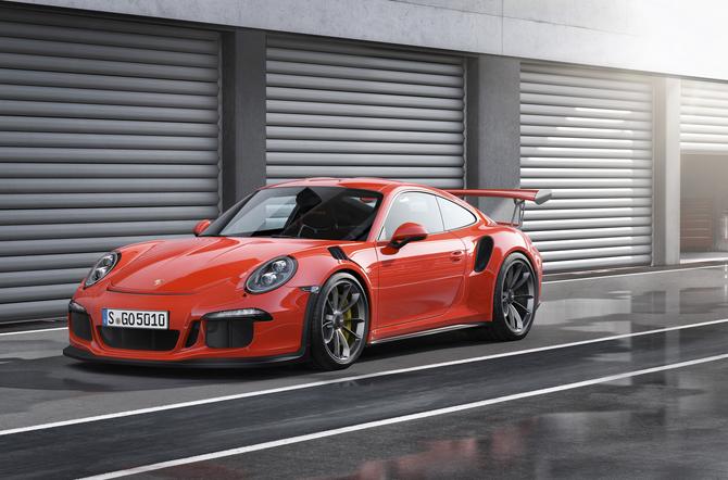 The new 911 GT3 RS broke the record of the iconic Carrera GT supercar with a time of 7 minutes and 20 seconds