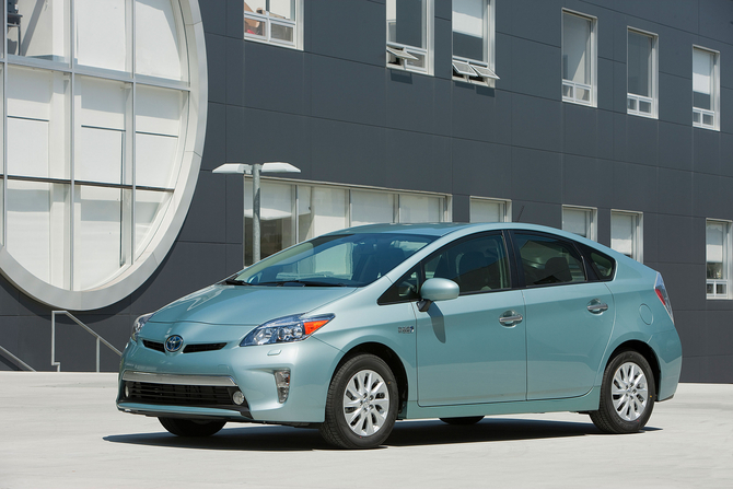 Prius Plug-in Capable of 49mpg and EV Travel at up to 100km/h