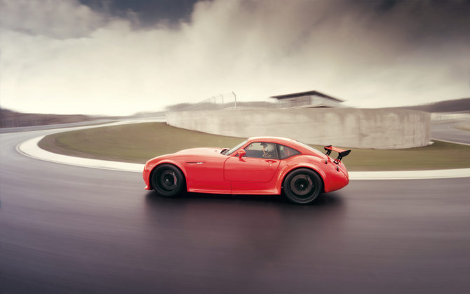 Wiesmann added a carbon roof to lower weight