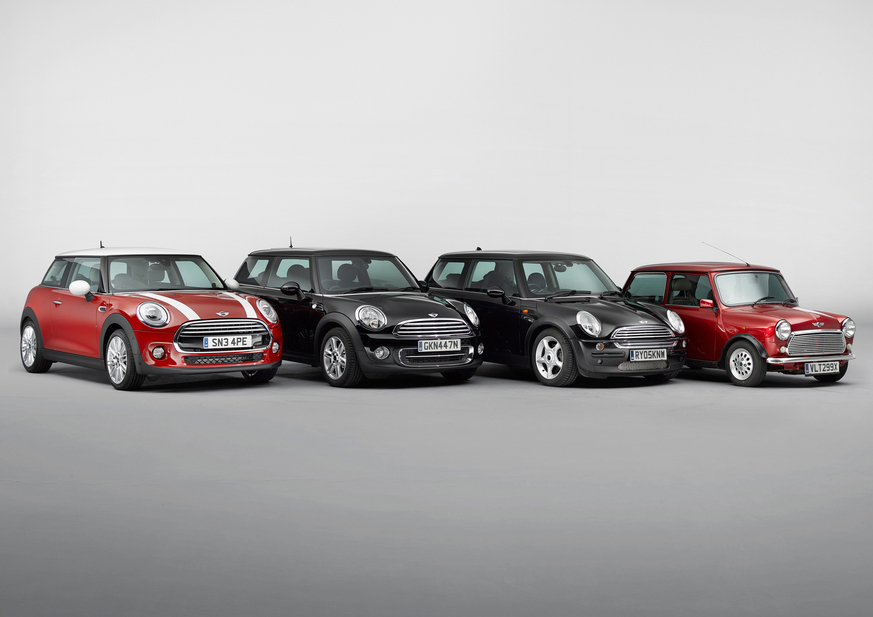 Todas as gera&ccedil;&otilde;es do MINI moderno, juntamente com o modelo original