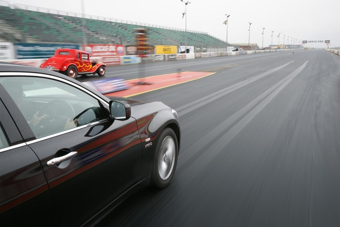 Infiniti M35h Sets Guinness Record as Fastest Full Hybrid Car