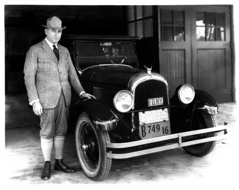 Walter P. Chrysler com o 1924 Chrysler Six