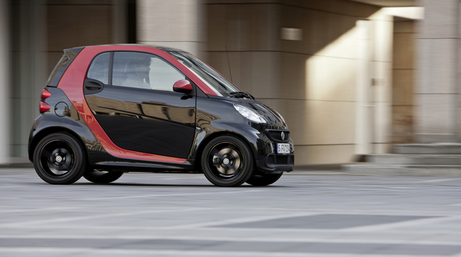 Smart Fortwo Sharpred Adds Gloss Black and Red Inside and Out