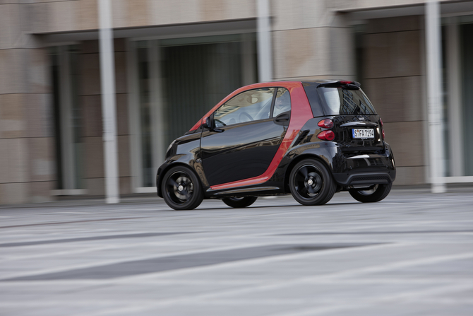 Smart Fortwo Sharpred Adds Gloss Black and Red Inside and Out