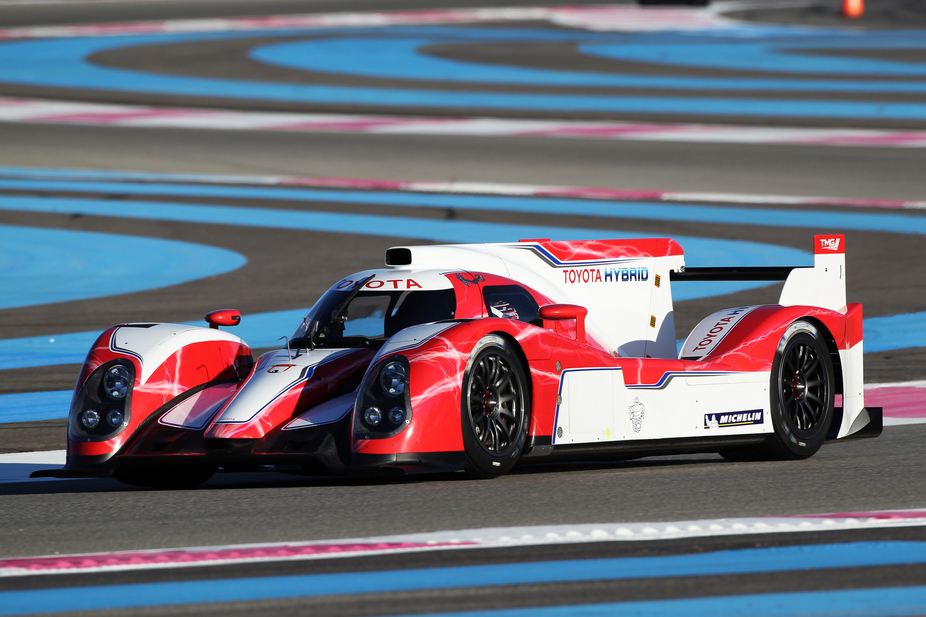 A Toyota Racing participa com o TS030 Hybrid