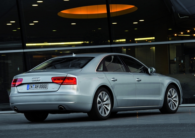 Audi A8 4.0 V8 TFSI quattro tiptronic