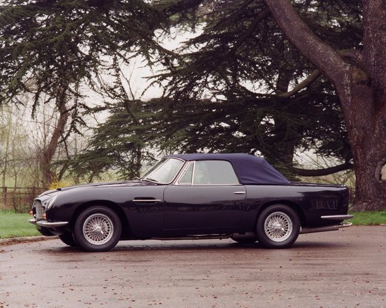 Aston Martin DB6 Volante