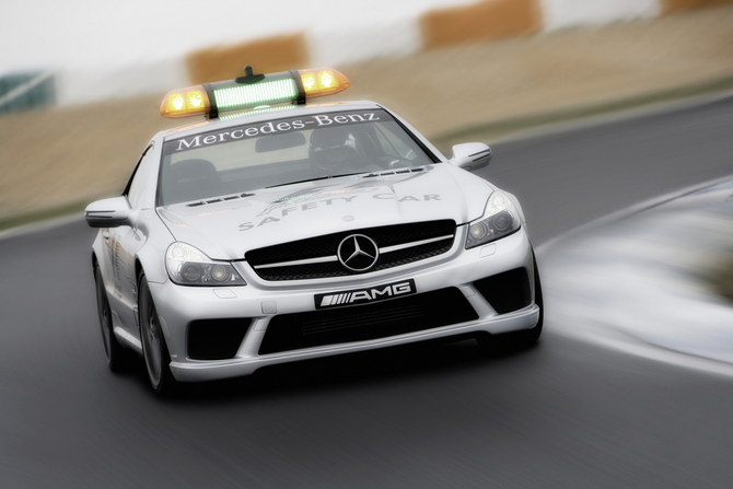 Também marcará presença o safety car de Fórmula 1 SL63 AMG de 2008