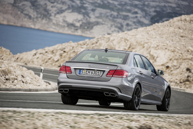 Também é a primeira vez que uma versão AMG vai receber o sistema 4MATIC, além dos modelos SUV