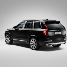 O XC90 Excellence pode ser reconhecido através de pequenos detalhes de estilo, incluindo elementos cromados nos pilares B e C