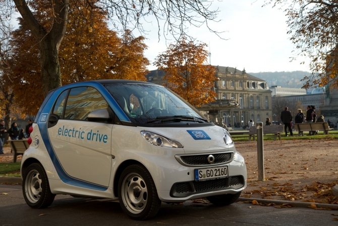 Die Fahrzeuge dürfen in einem 75 Quaratkilometer großen Bereich in und um Stuttgart gefahren werden.