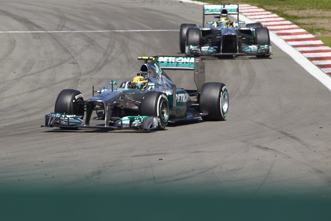 A Mercedes foi banida do teste em Silverstone por causa de um teste proíbido com a Pirelli no início da temporada