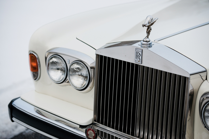 Rolls-Royce Corniche Drophead Coupe by Mulliner Park Ward