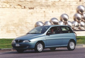 Lancia Y Elefantino Blu