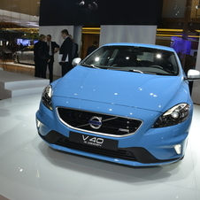 *ATUALIZADO* Volvo lança linha V40 R-Design com suspensão mais dura e melhores acabamentos